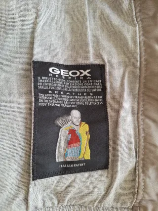 Chaqueta Geox gris y negra