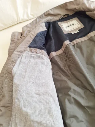Chaqueta Geox gris y negra