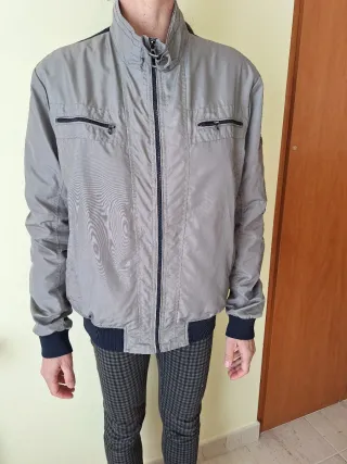 Chaqueta Geox gris y negra