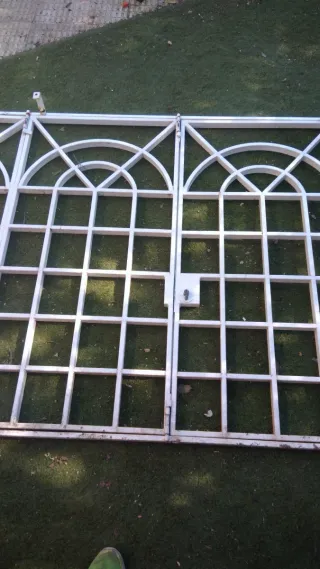 Reja de ventana blanca