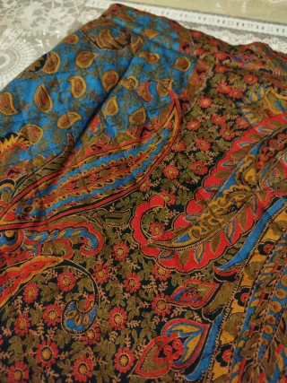 Gonna fantasia paisley