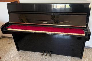 Piano Vertical Yamaha Negro de oferta