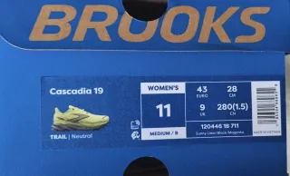 Zapatillas Brooks Cascadia 19 Trail, modelo mujer.
