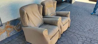 2 Sillones Orejeros Reclinables Tela Beige.