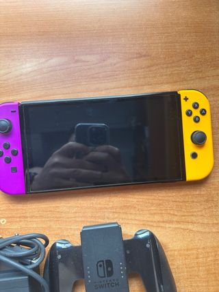 Nintendo Switch OLED Morado/Amarillo