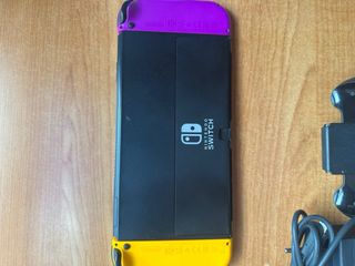 Nintendo Switch OLED Morado/Amarillo
