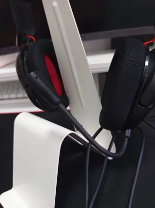 Cascos Gaming Negros con Detalles Rojos