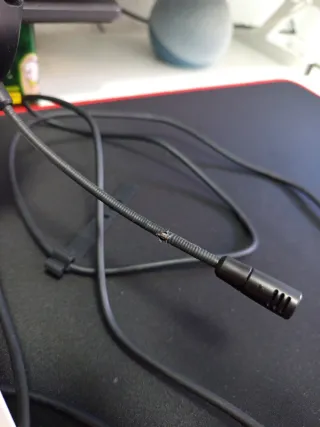 Cascos Gaming Negros con Detalles Rojos