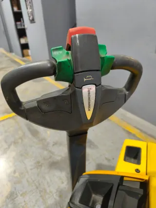 Transpaleta Eléctrica Jungheinrich 2500kg