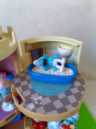 Castillo de Pitufos con 19!figuras nuevas.