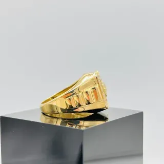 Anillo Sello Medusa Cuadrado Oro 18K