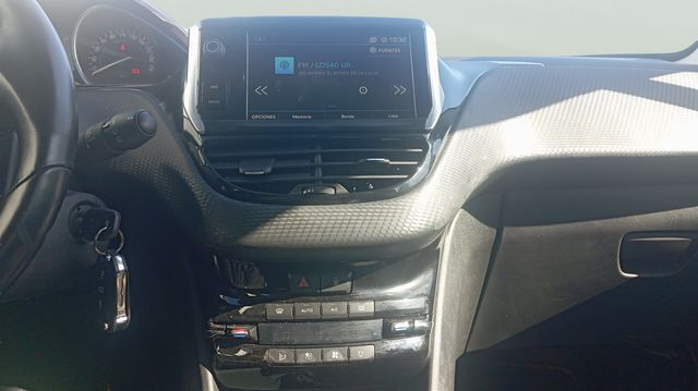 Peugeot 2008 PureTech 110 Allure EAT6 81 kW (110 CV)