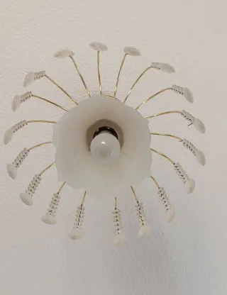 Lámpara colgante dorada con cristales