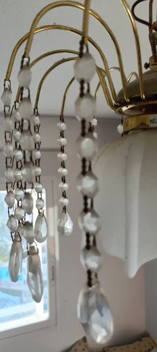 Lámpara colgante dorada con cristales