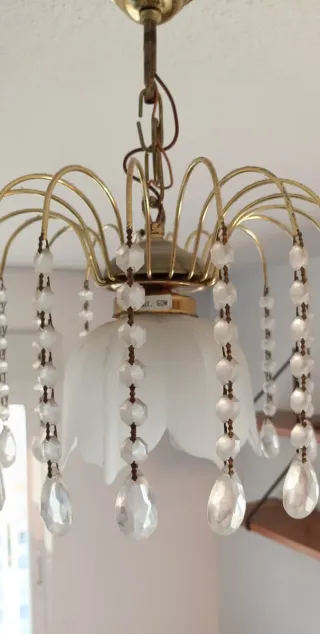 Lámpara colgante dorada con cristales