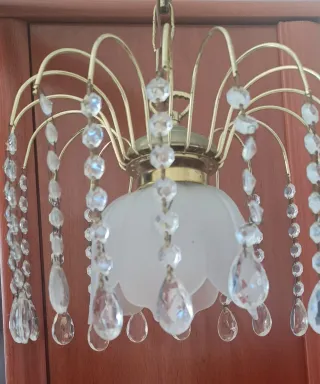 Lámpara colgante dorada con cristales