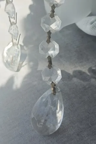 Lámpara colgante dorada con cristales