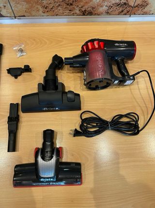 A ESTRENAR. Aspiradora de mano Ariete 2 en 1.