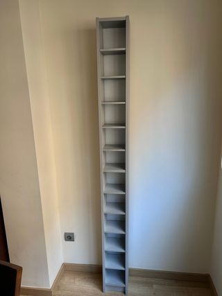 Estantería para CDs o decoración.