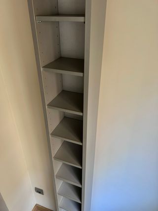 Estantería para CDs o decoración.