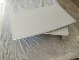 Mesita giratoria gris