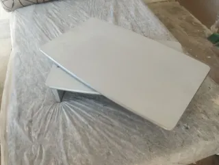 Mesita giratoria gris