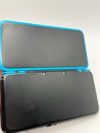 Nintendo New 2DS XL Nero/Blu + Caricatore