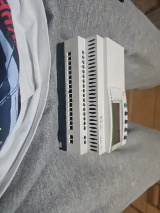 PLC Schneider Zelio Logic SR3B261FU