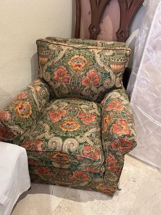 Butaca tapizada con flores