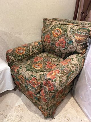 Butaca tapizada con flores