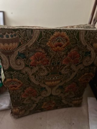 Butaca tapizada con flores