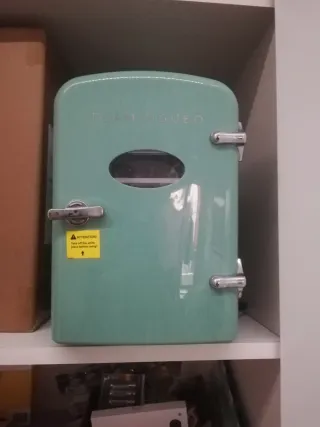 Frigorífico pequeño funciona bien no lo usamos