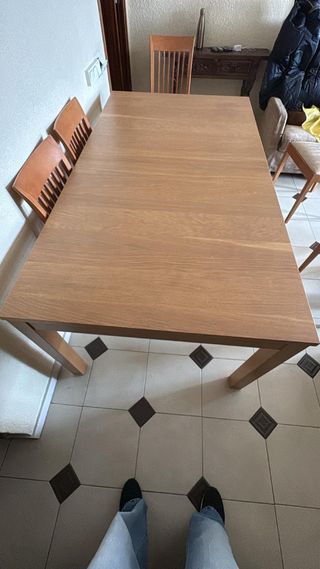 Mesa de comedor de madera