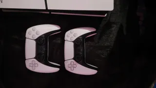 PS5 Slim Lector + 2 Mandos DualSense | Blanca