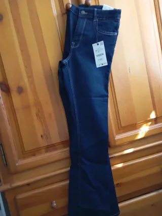 Pantalón vaquero azul talla 38.Lugar Benidorm.