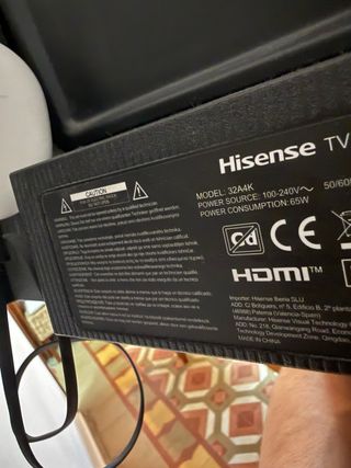 Hisense TV 32" modelo 32A4K con soporte pared
