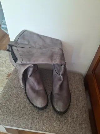 Botas camperas piel grises