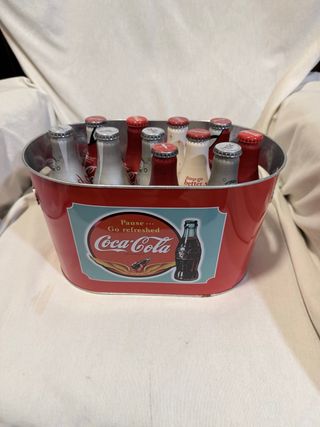 Cubeta Coca Cola con Botellas Vacías