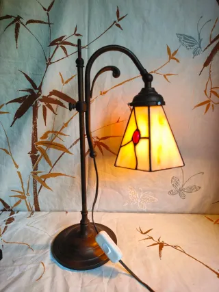 Lampada da tavolo Tiffany vetro e metallo