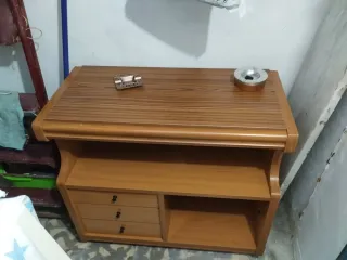 Mueble bajo de madera