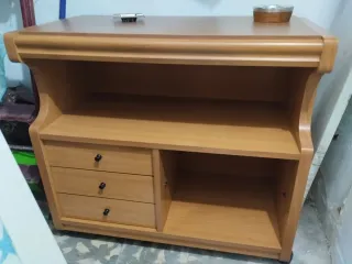 Mueble bajo de madera