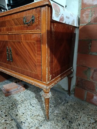 Mueble antiguo de madera