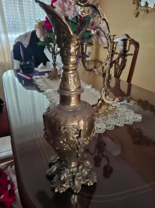 Ánfora de Bronce Antigua