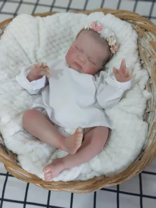 Bebé Reborn realista con chupete