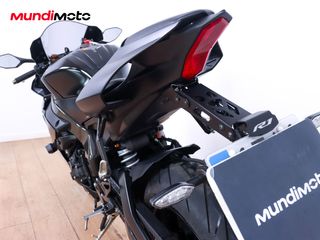 YAMAHA YZF R1