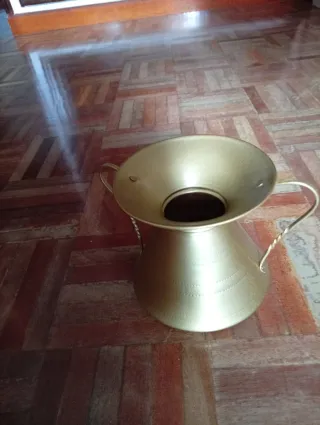 Jarrón decorativo dorado