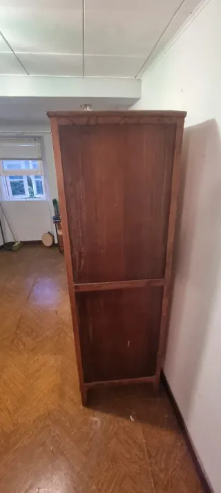 Armario de castaño macizo