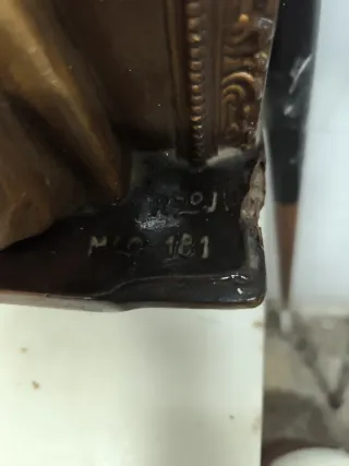 Relieve antiguo Virgen María en madera oara pared