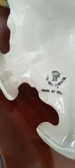 Jarrón de cerámica con flores