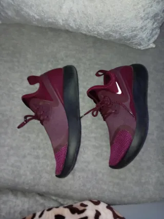 Zapatillas Nike Moradas y Negras